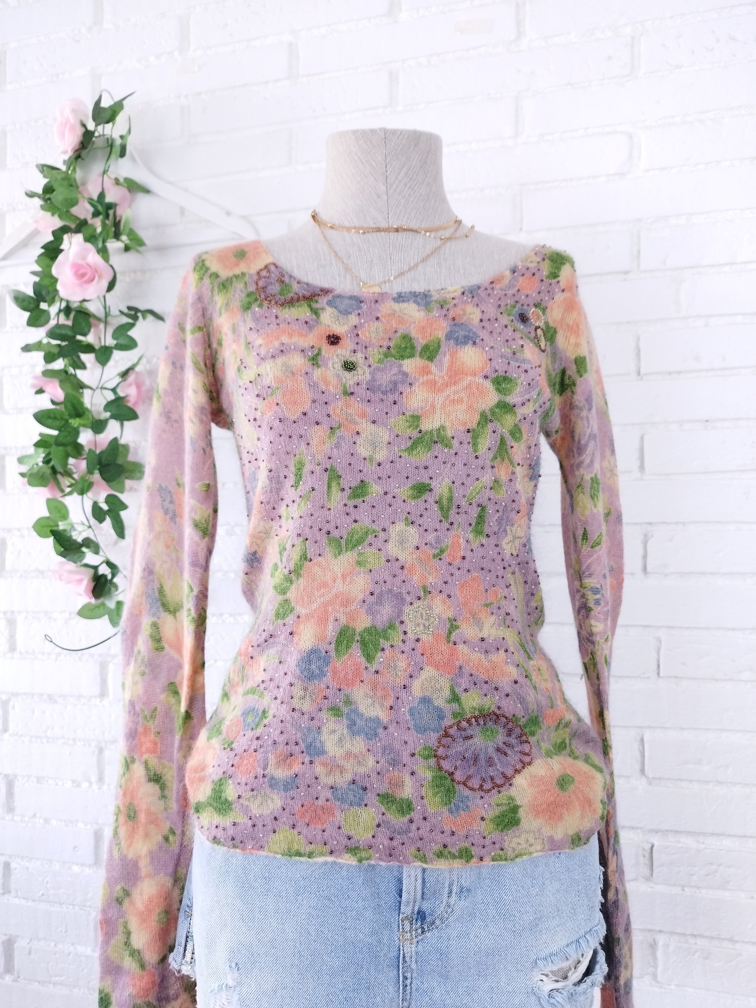Vintage 90s Floral Mohair Sweater — Virgin Wool, V-Neck, Fitted Silhouette & Excellent Condition
