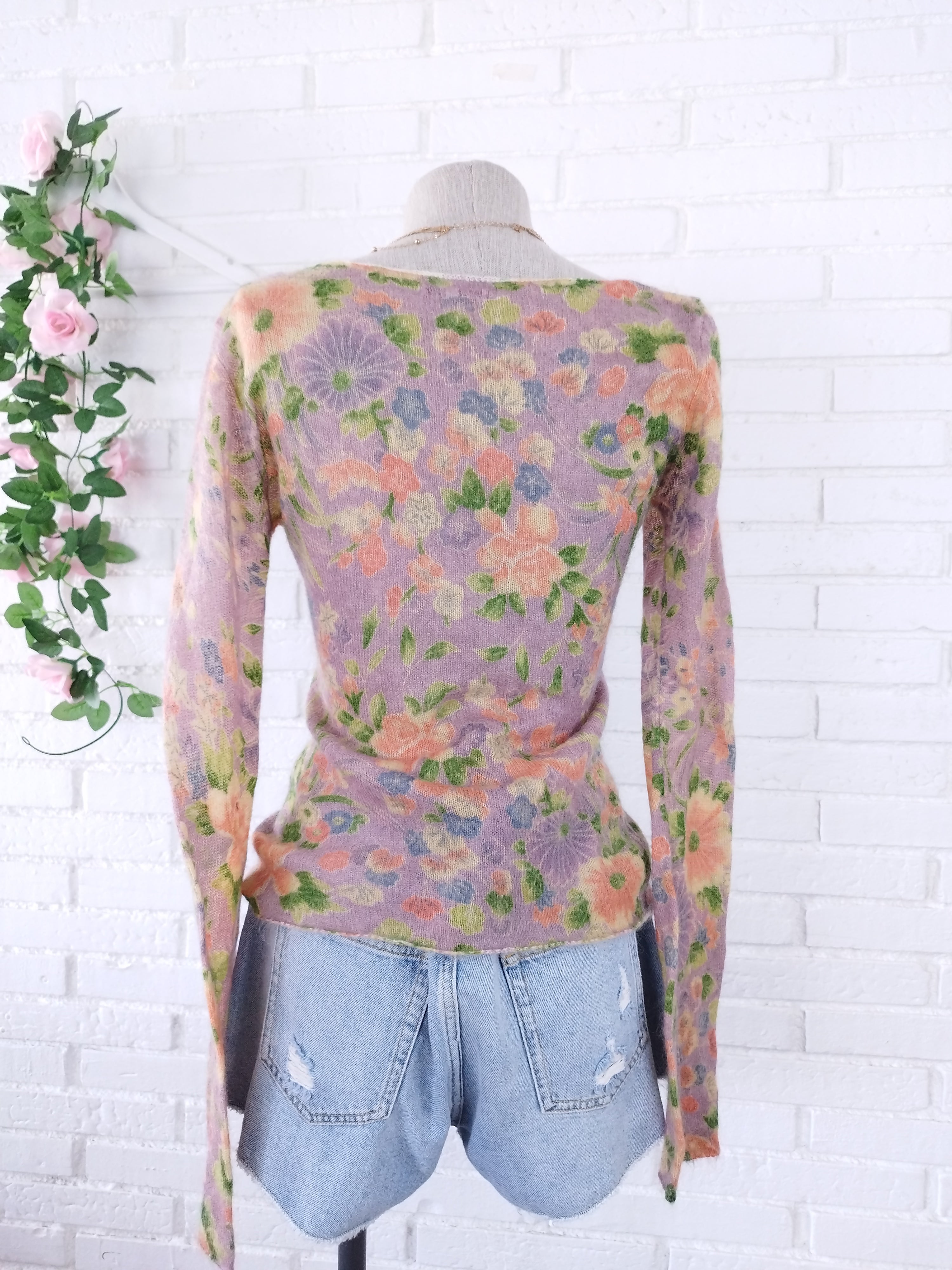 Vintage 90s Floral Mohair Sweater — Virgin Wool, V-Neck, Fitted Silhouette & Excellent Condition
