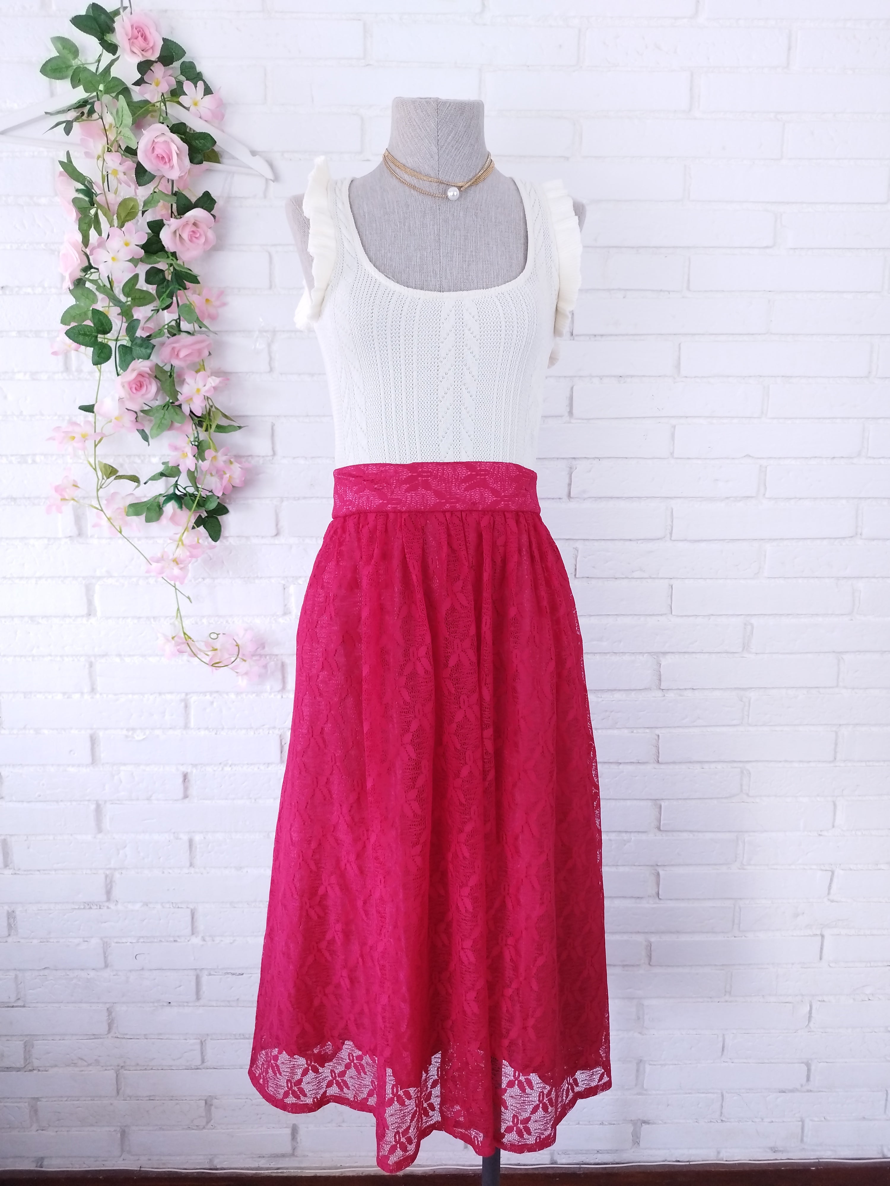 Vintage 90s Long Skirt — High Waist, Thick Red Lace & Romantic Silhouette