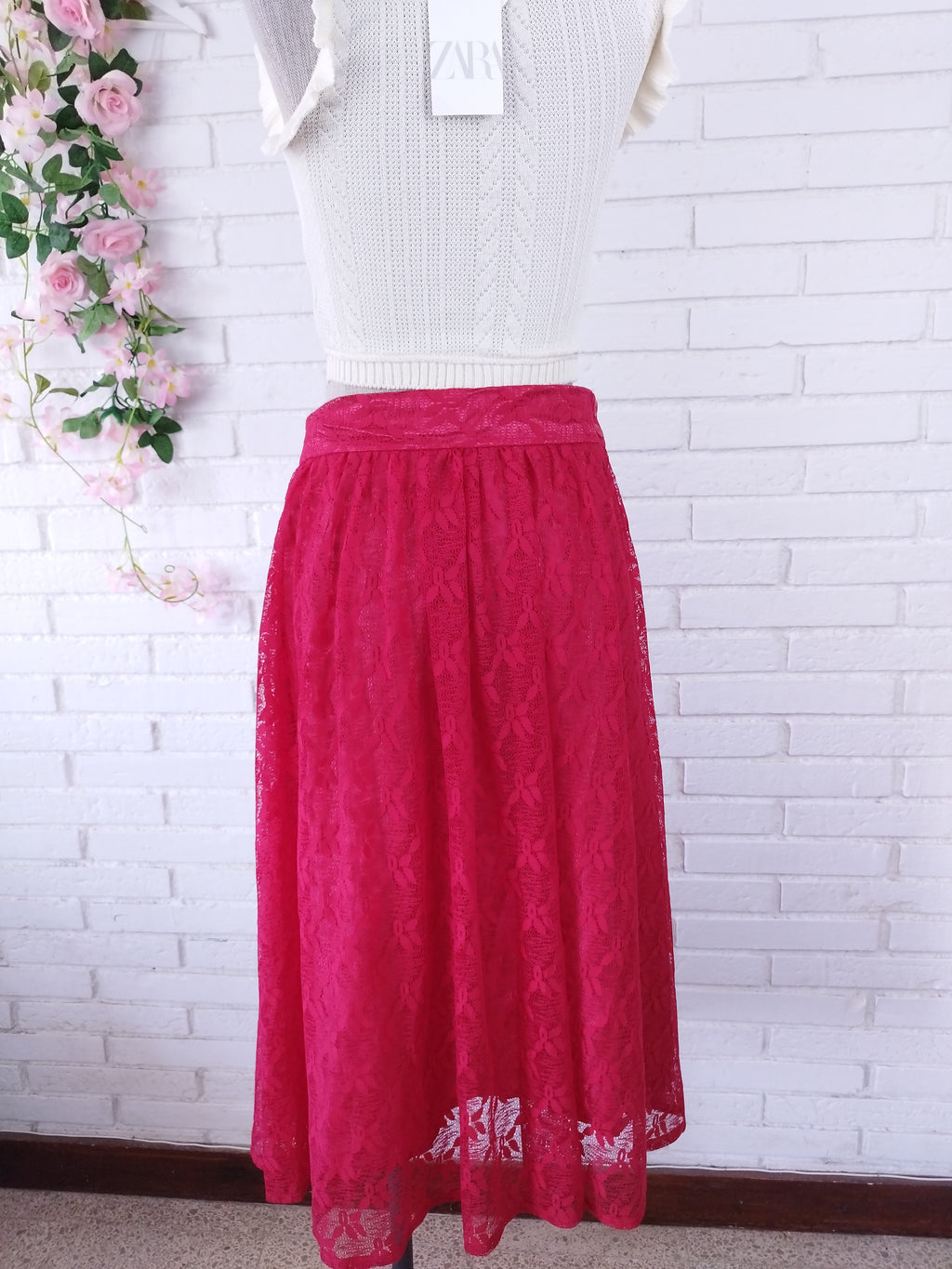 Vintage 90s Long Skirt — High Waist, Thick Red Lace & Romantic Silhouette