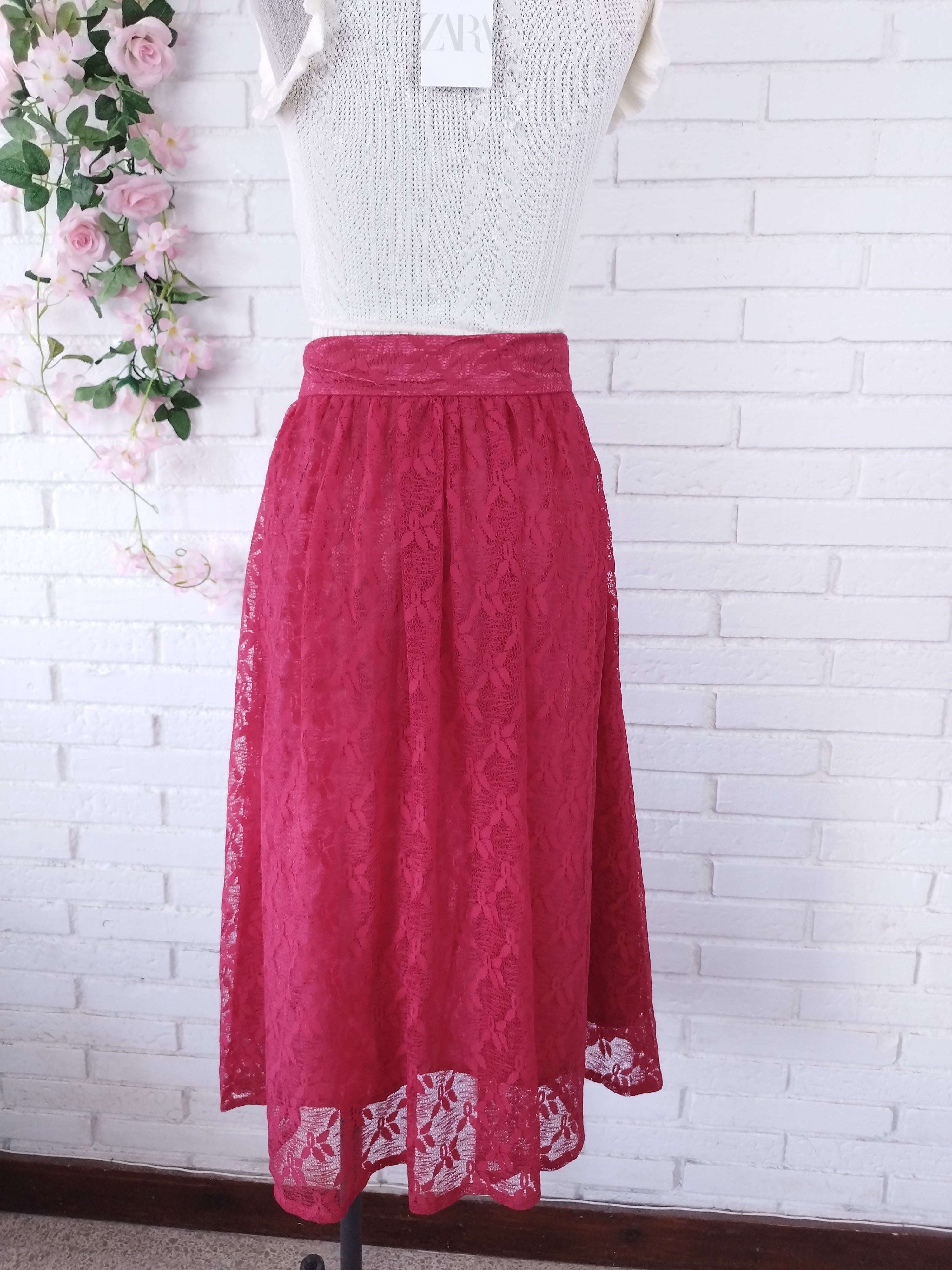Vintage 90s Long Skirt — High Waist, Thick Red Lace & Romantic Silhouette