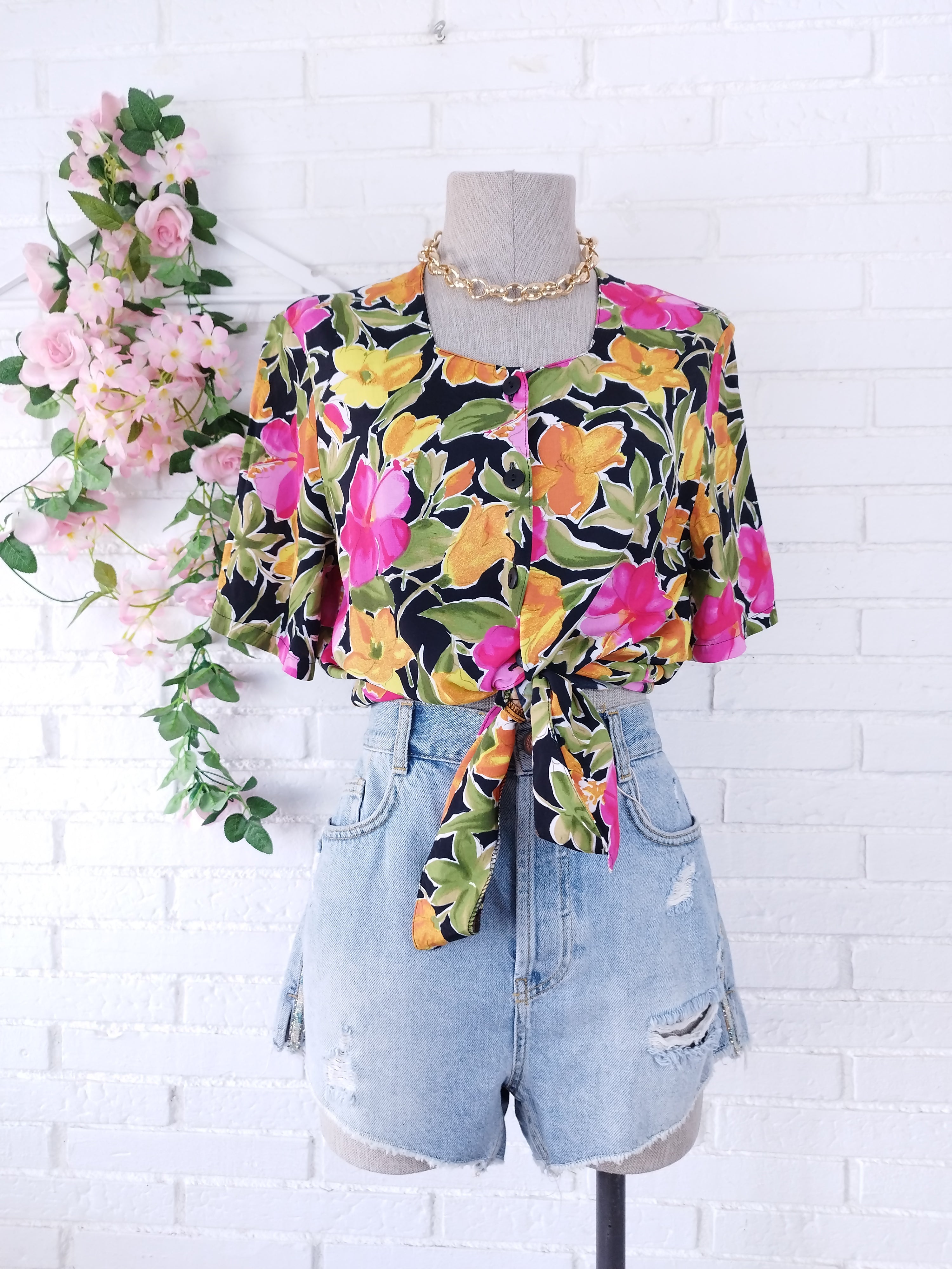 Vintage 90s Blouse — Short Sleeves, Square Neck & Summer Floral Print