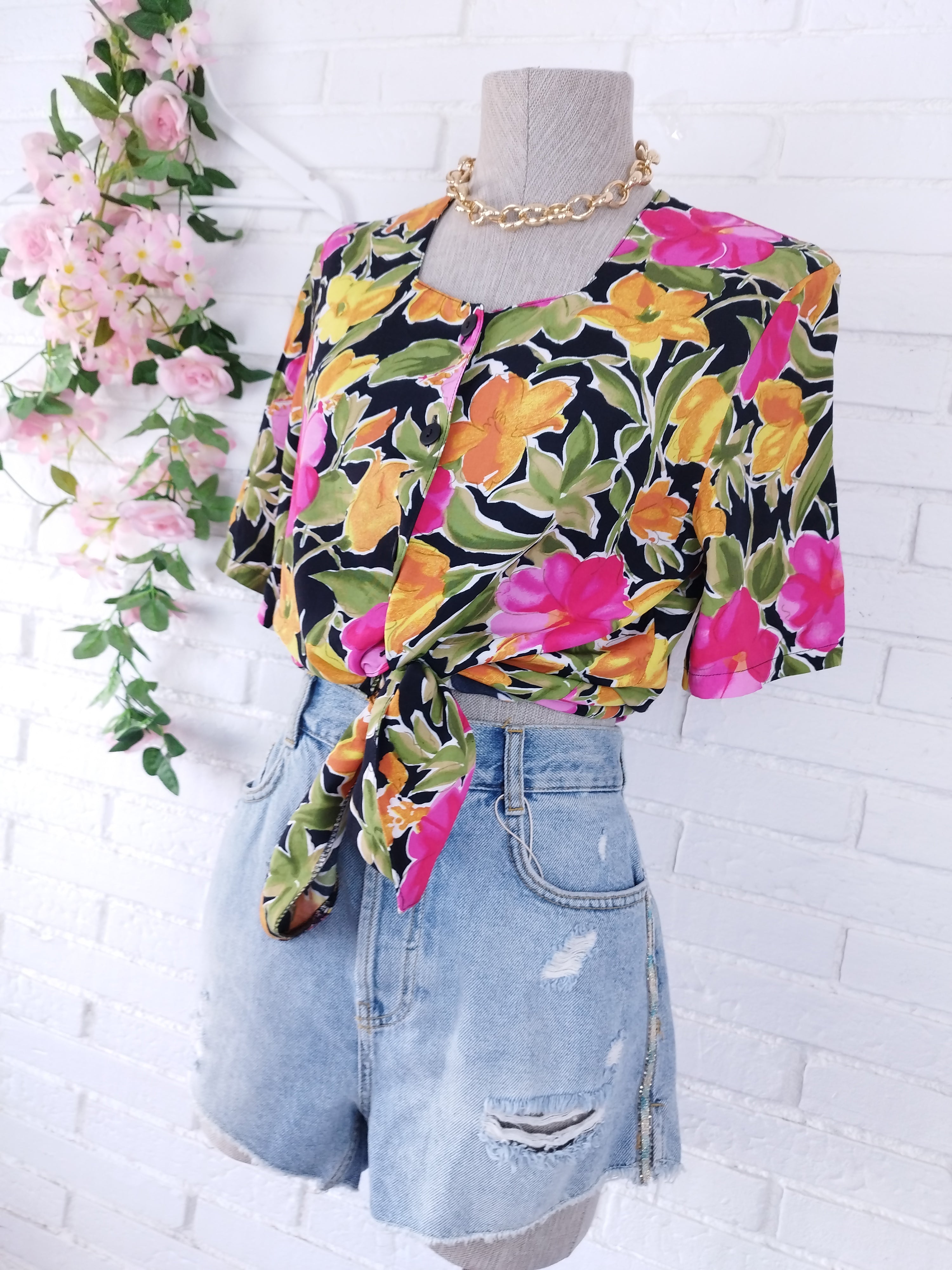 Vintage 90s Blouse — Short Sleeves, Square Neck & Summer Floral Print