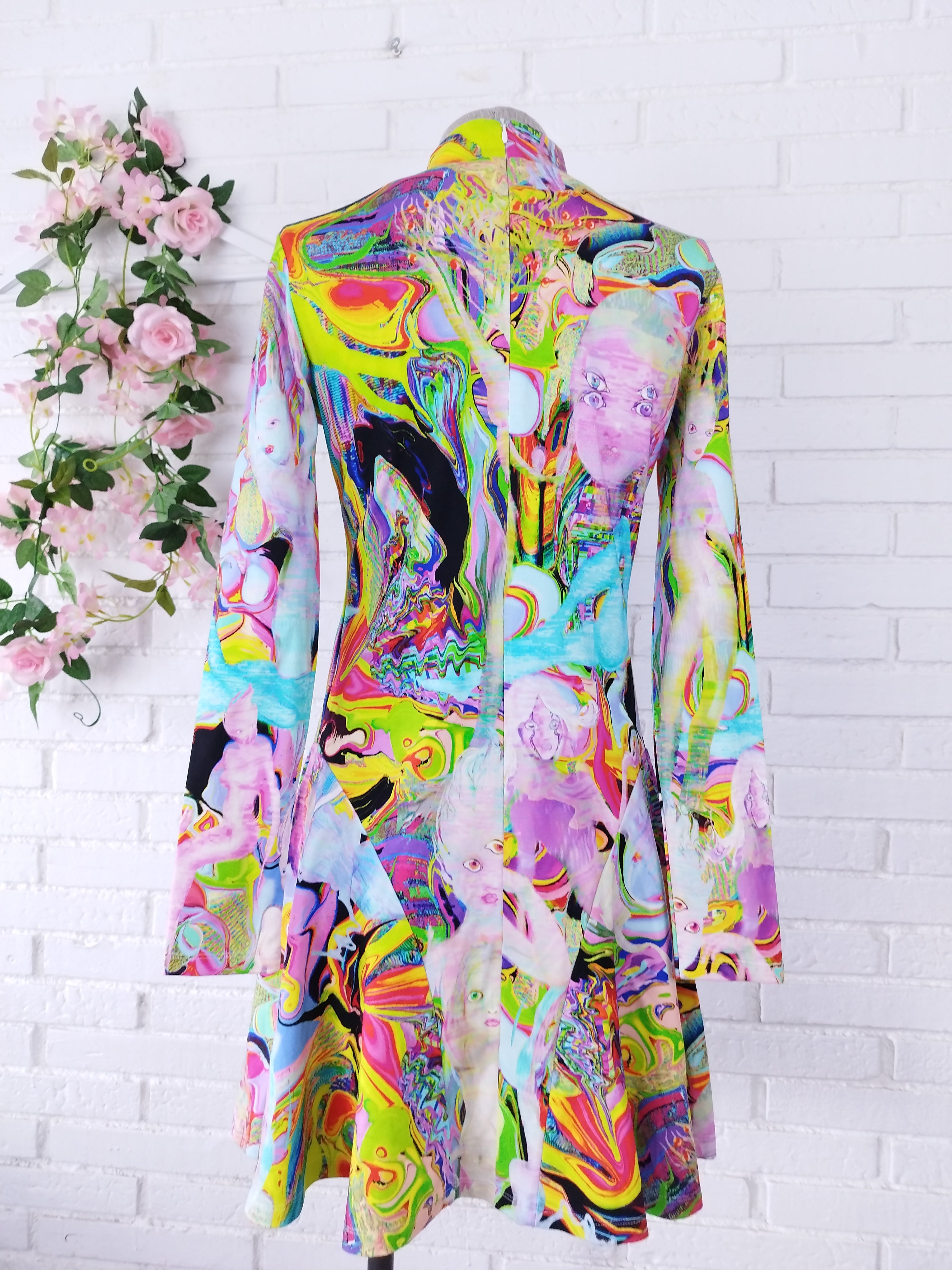 Vestido DESIGUAL Estampado manga larga