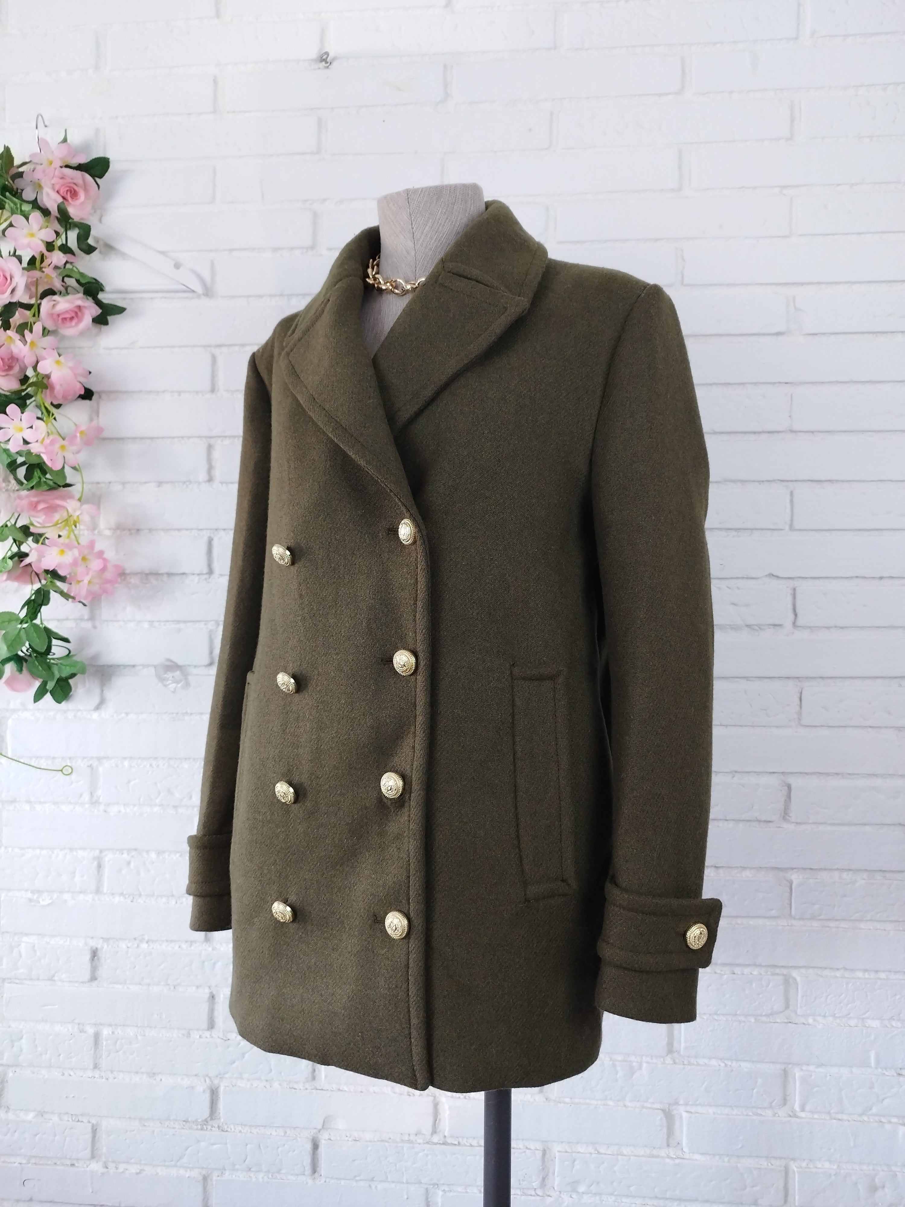 Manteau court en laine à boutons ZARA