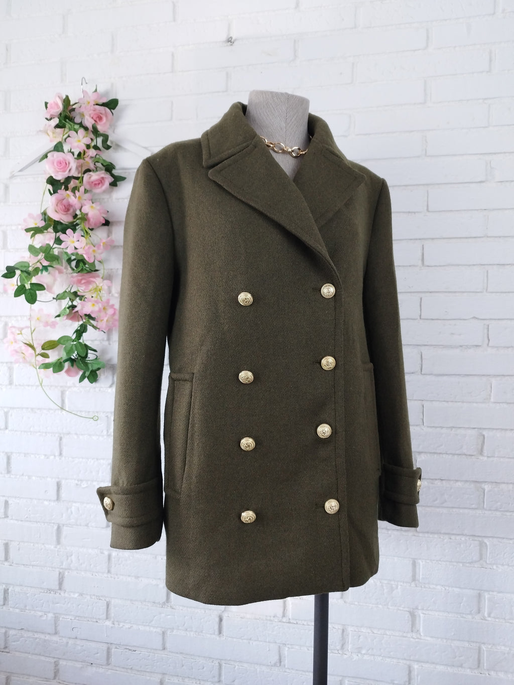 Manteau court en laine à boutons ZARA