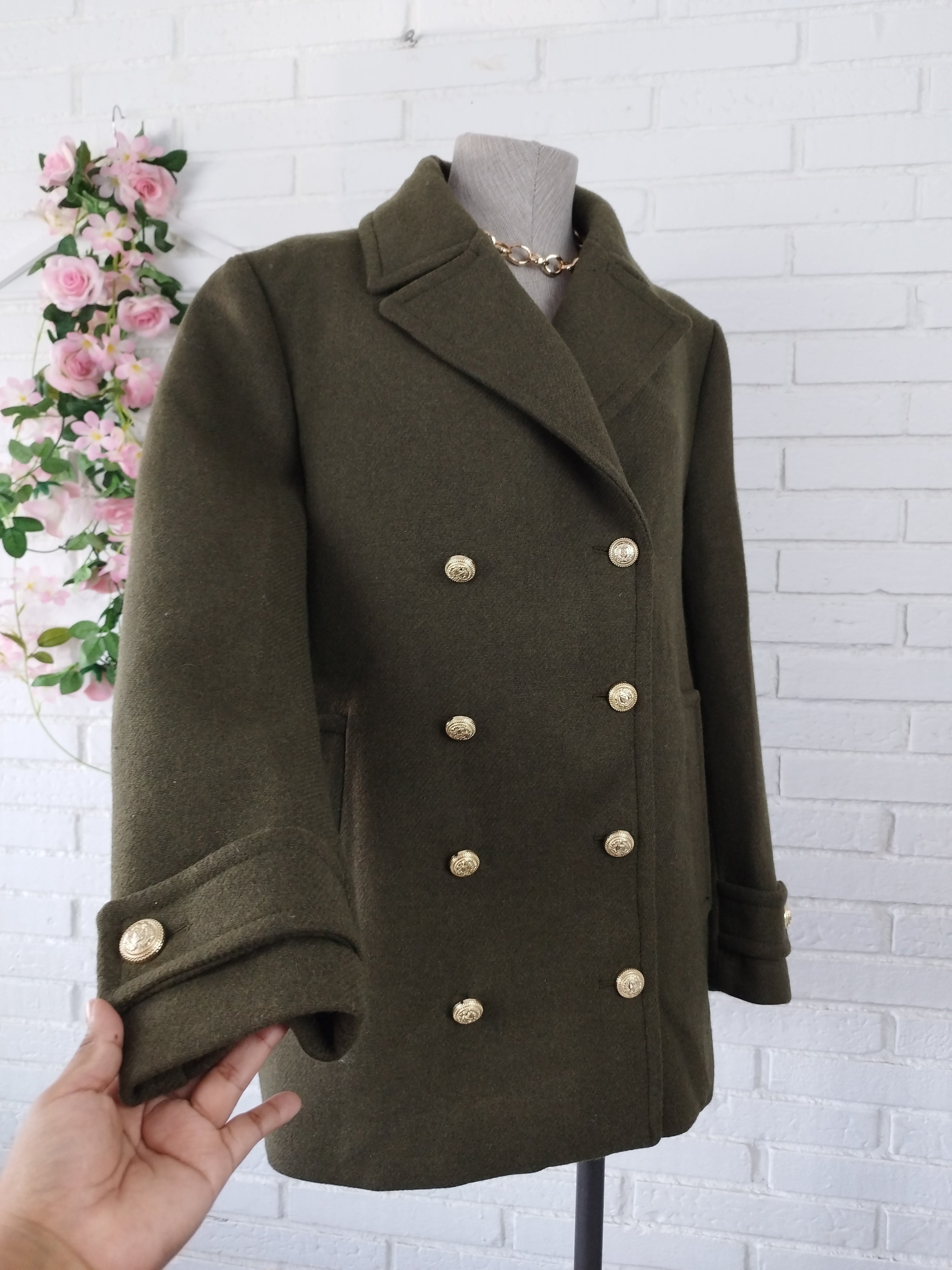 Manteau court en laine à boutons ZARA