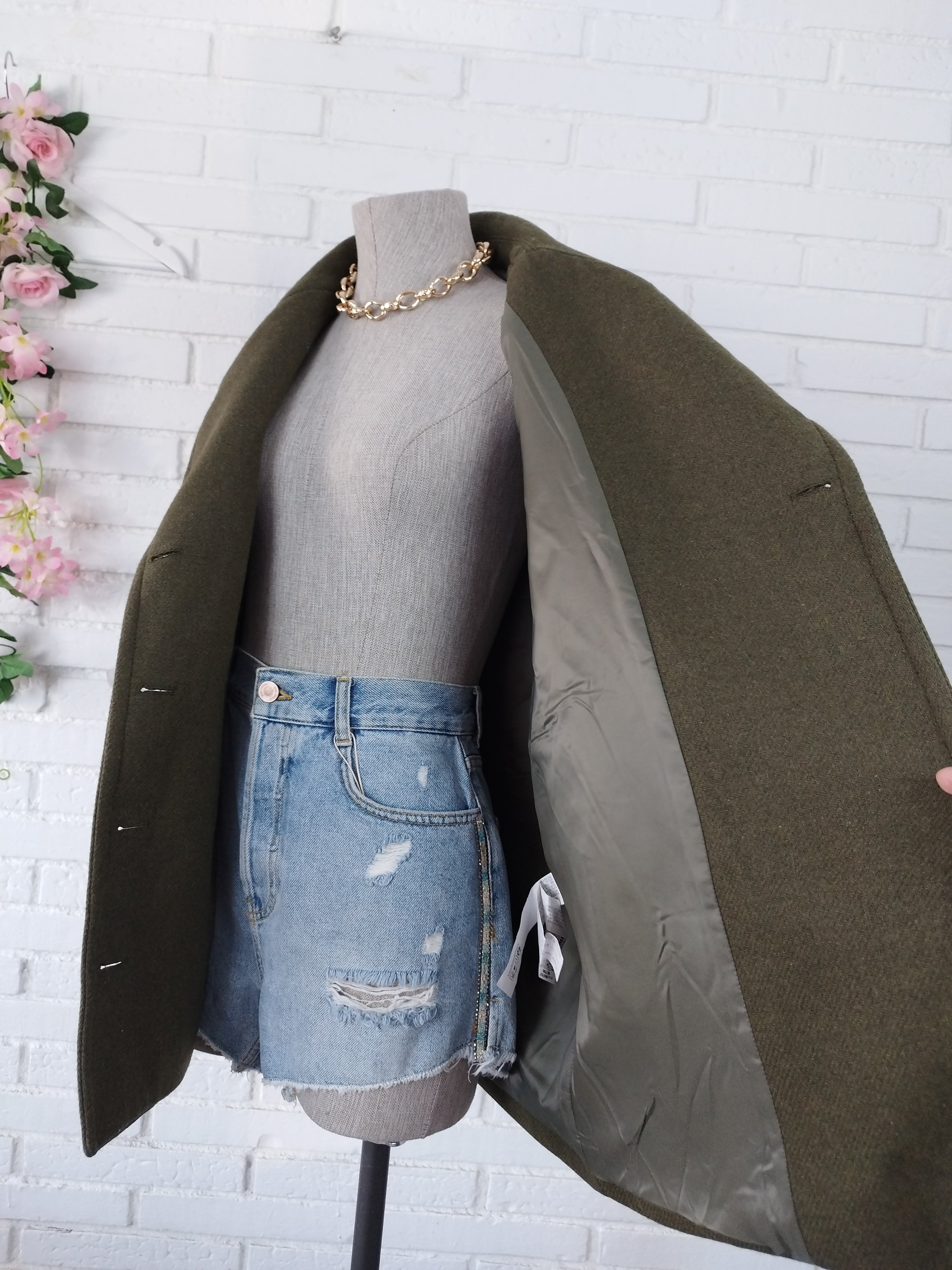 Manteau court en laine à boutons ZARA