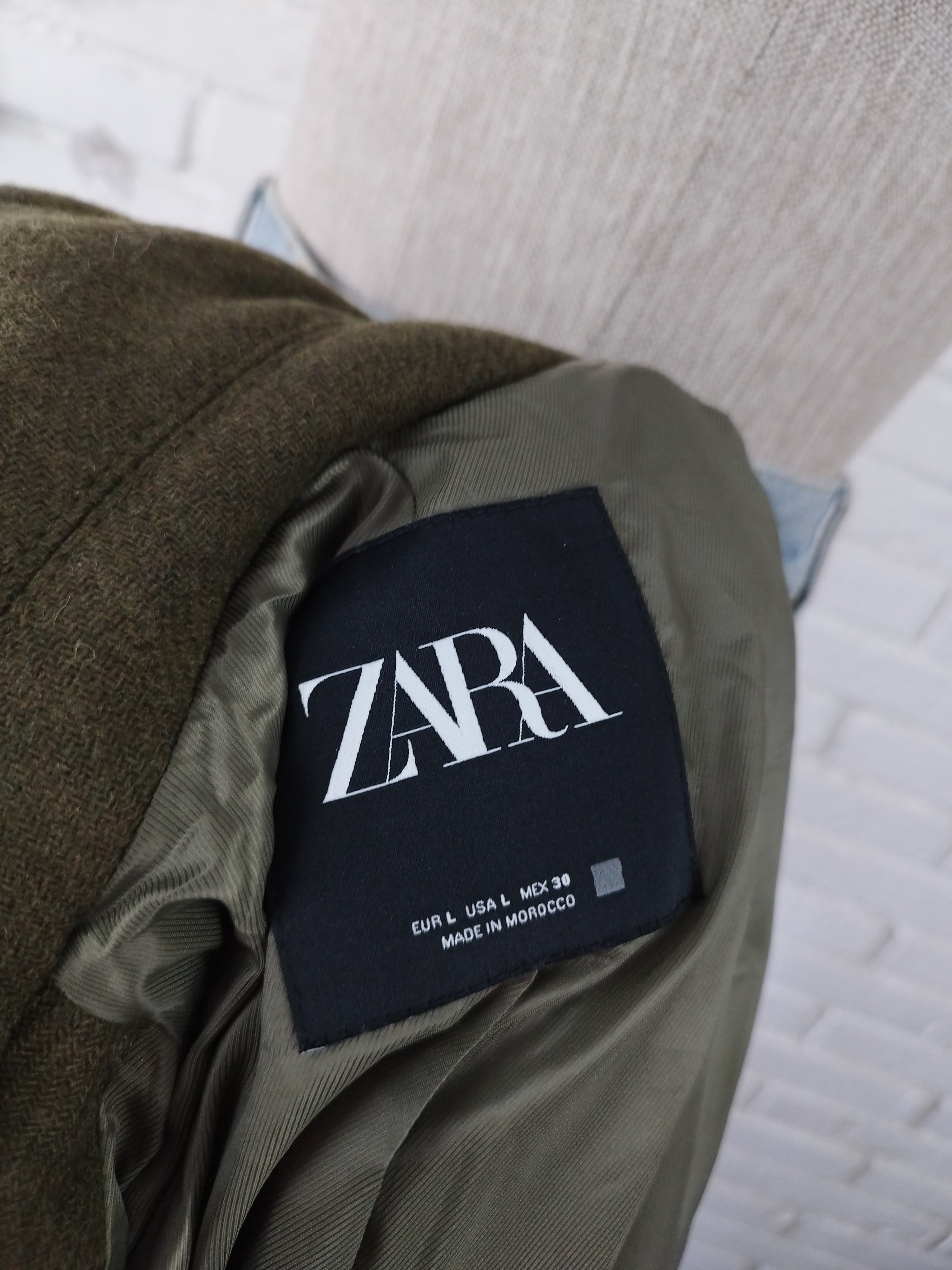 Manteau court en laine à boutons ZARA