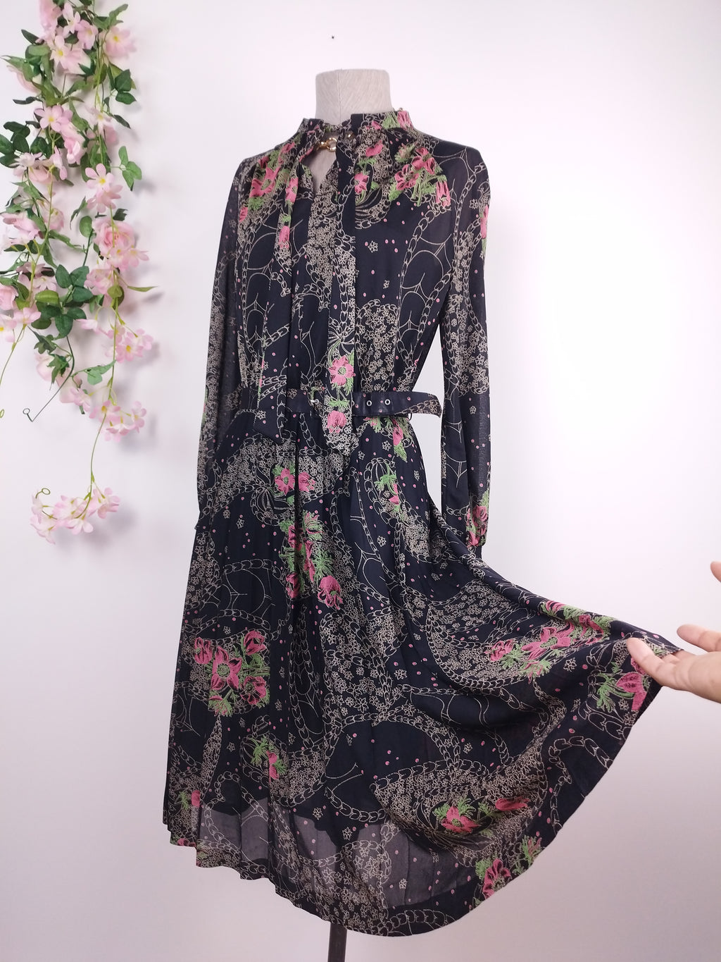 Vintage 80s Dress — Long Sleeves, V-Neck, Neck Tie & Matching Belt