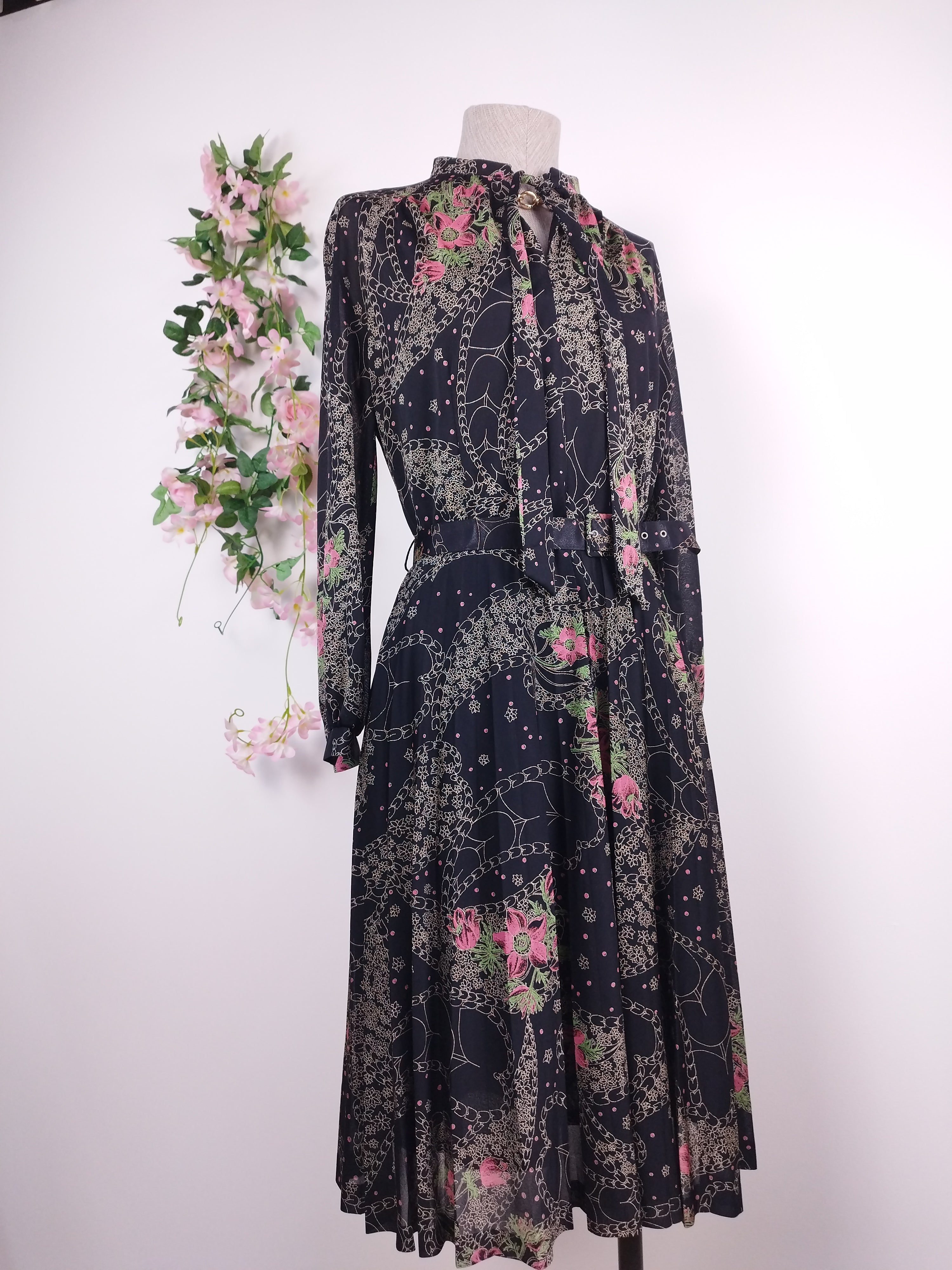 Vintage 80s Dress — Long Sleeves, V-Neck, Neck Tie & Matching Belt