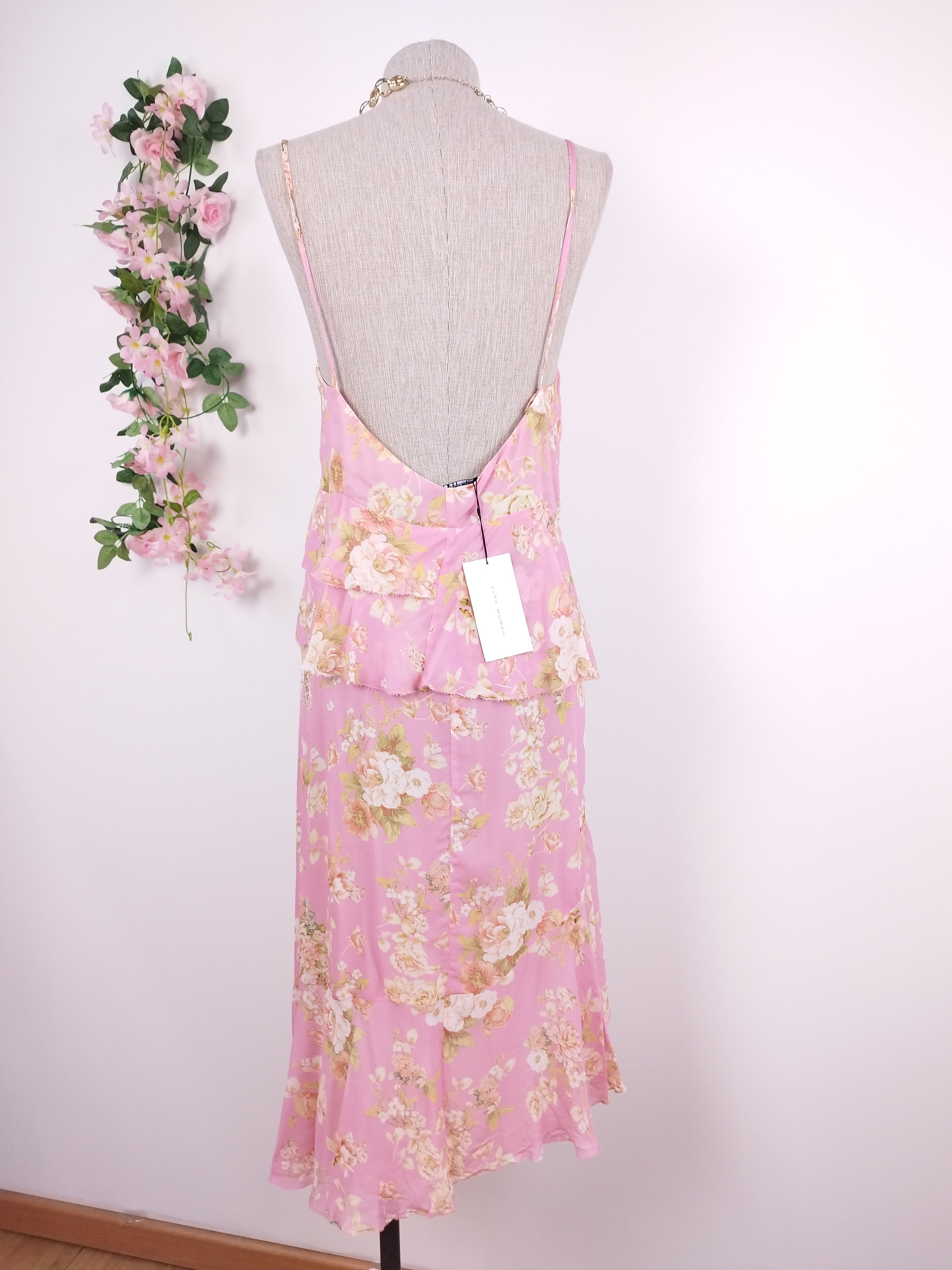 Robe de lingerie ZARA à volants et dos nu