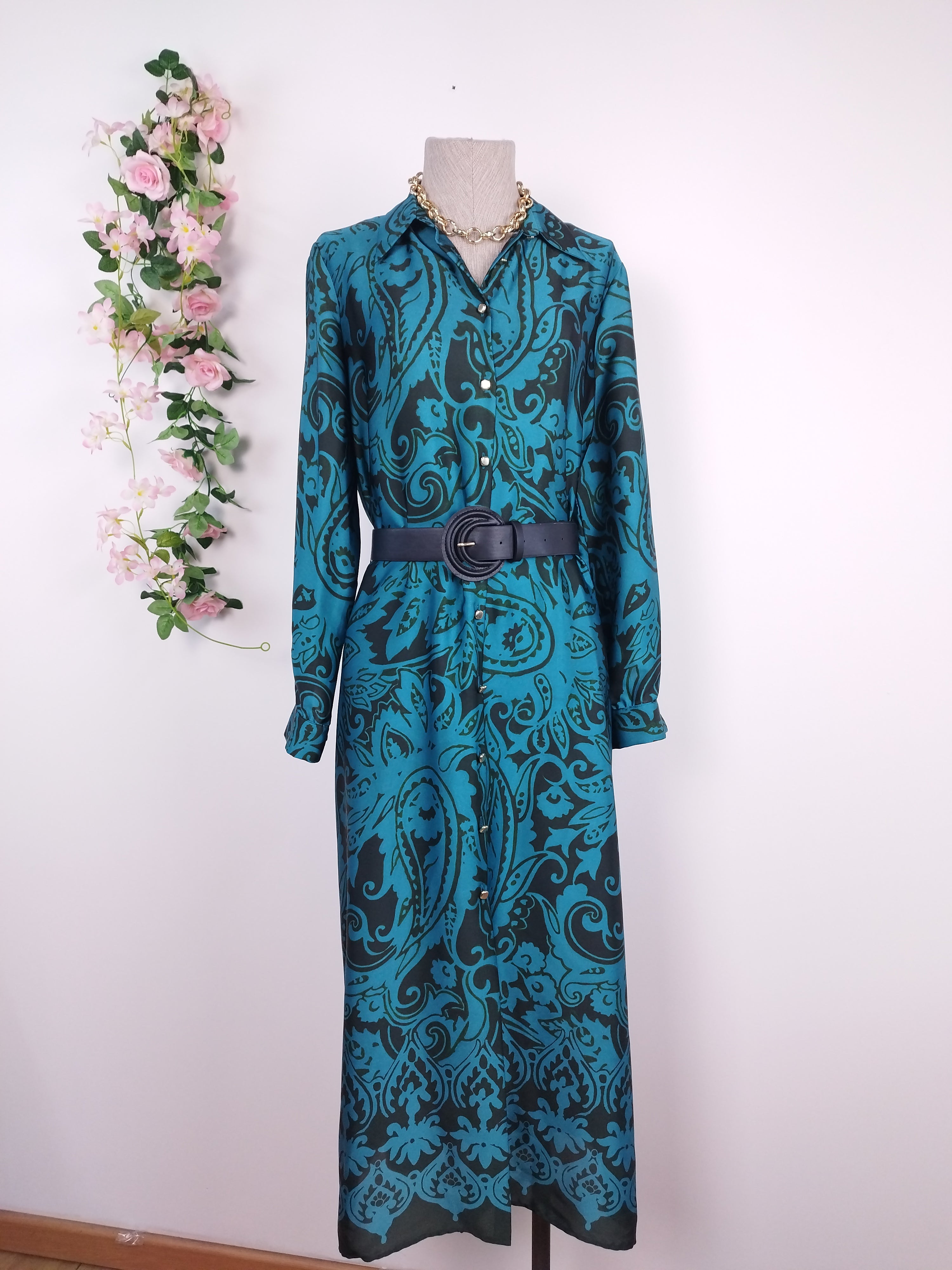 Robe chemise longue en satin ZARA