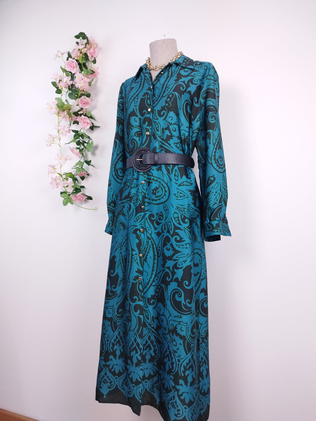 Robe chemise longue en satin ZARA