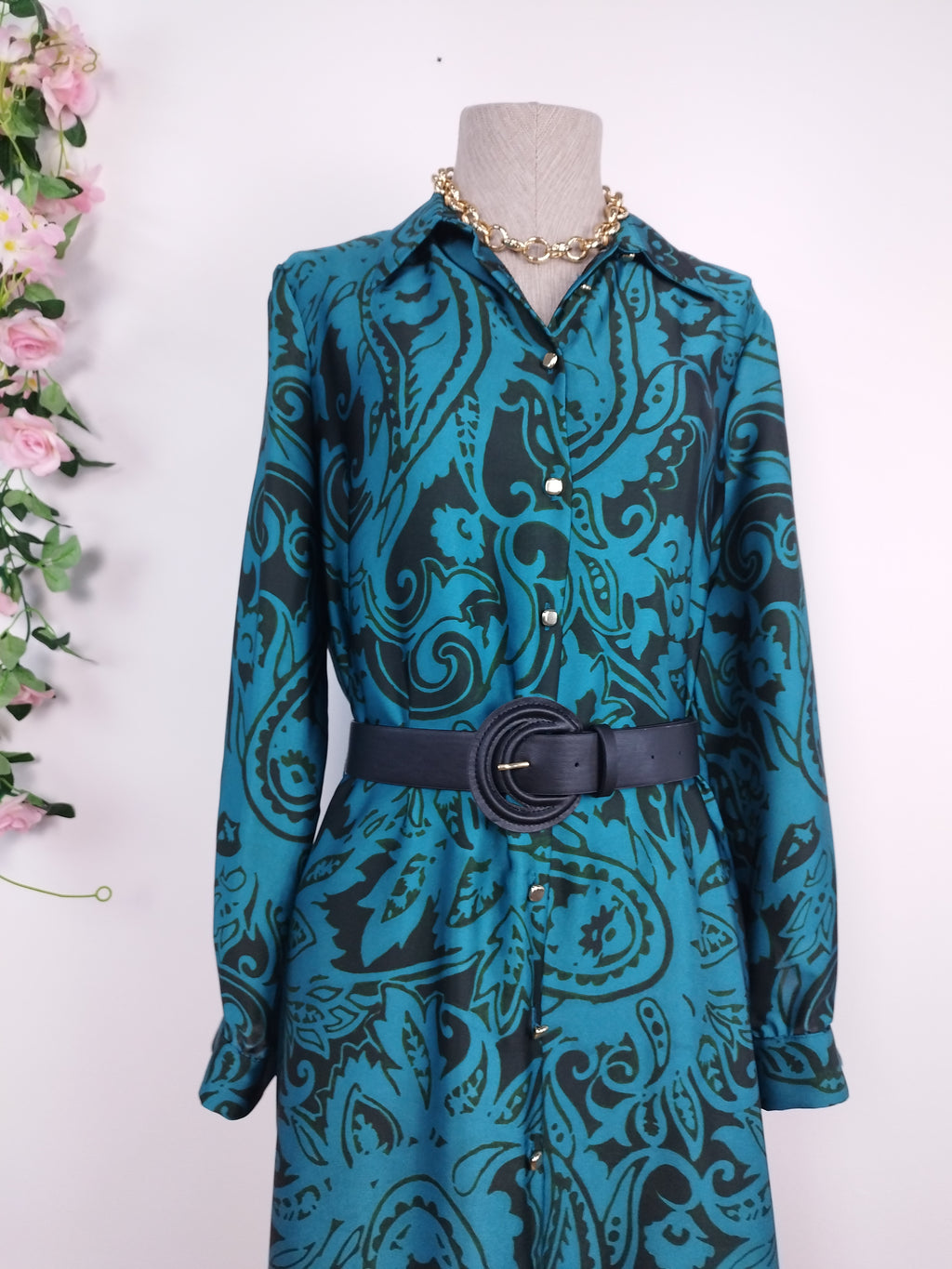 Robe chemise longue en satin ZARA