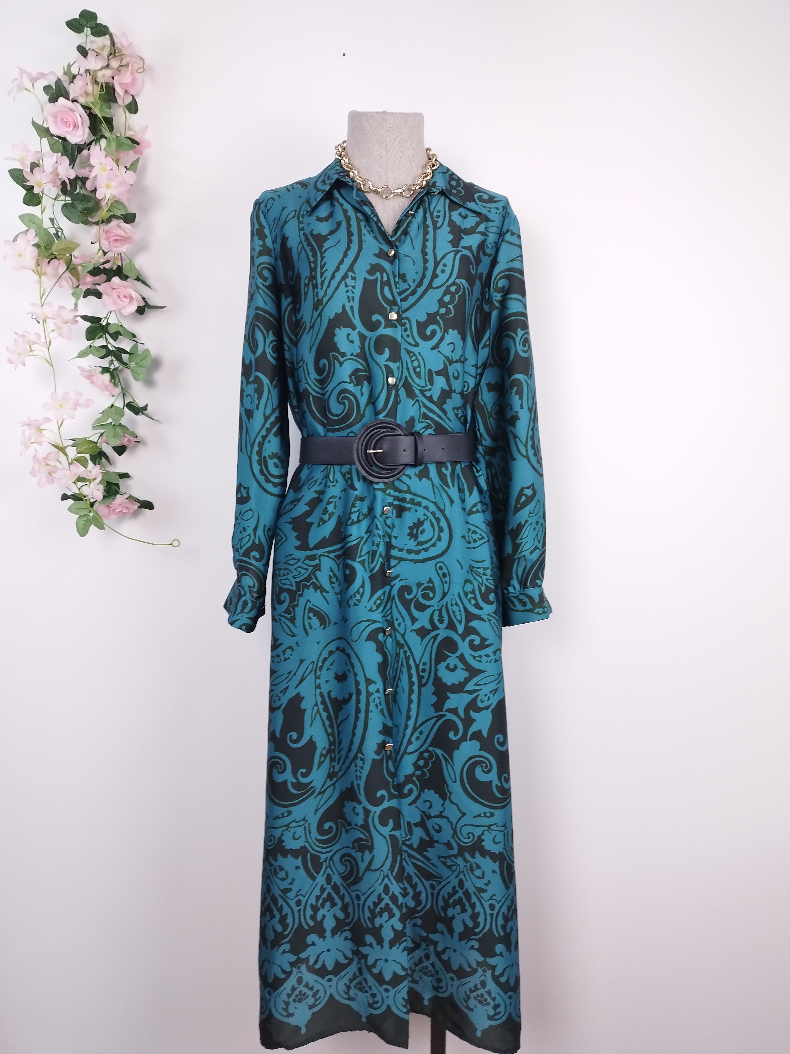 Robe chemise longue en satin ZARA