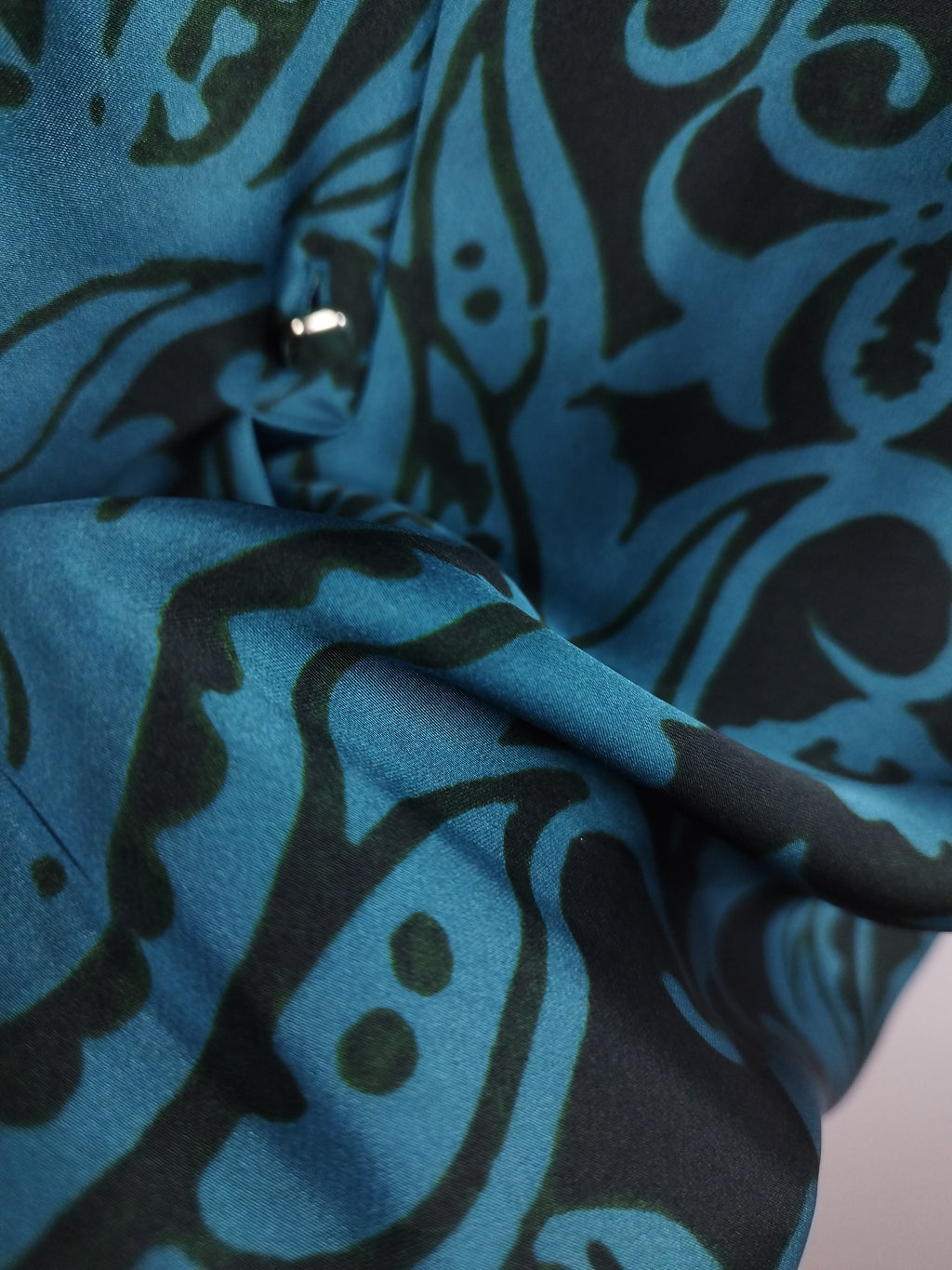 Robe chemise longue en satin ZARA