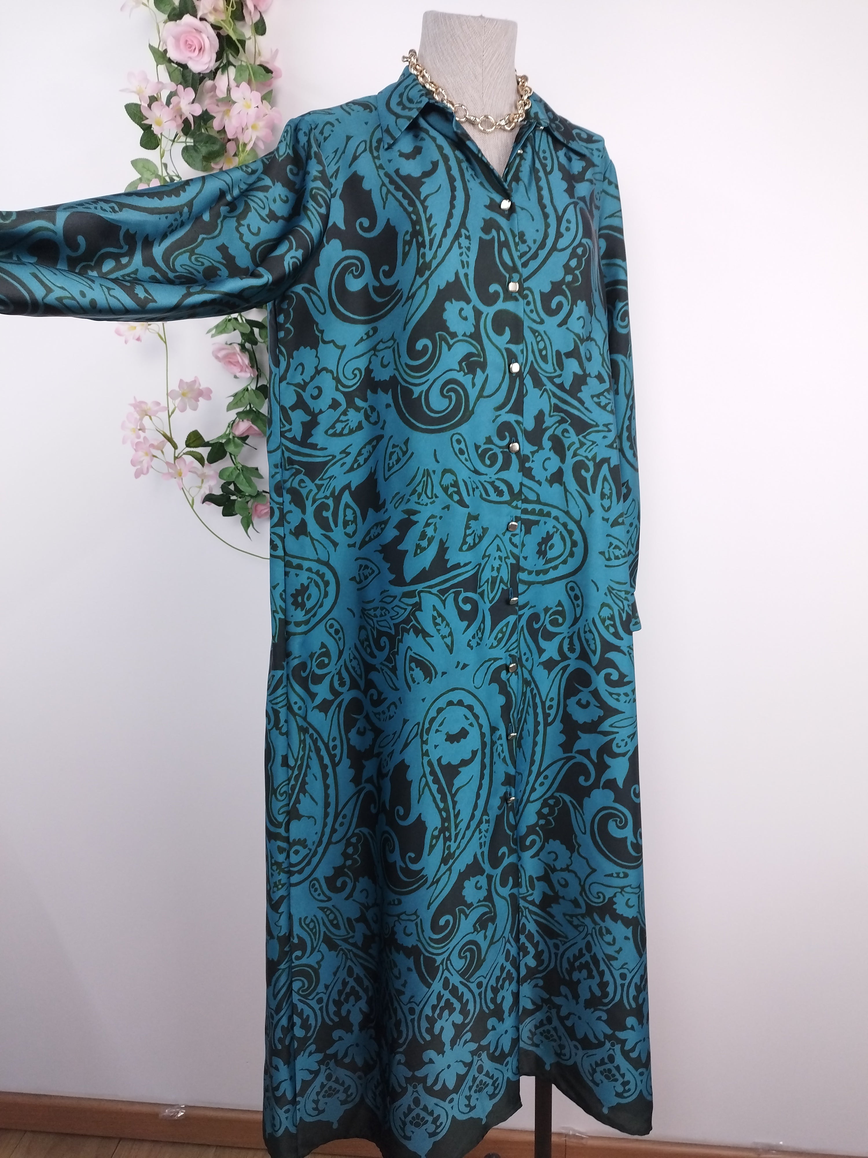 Robe chemise longue en satin ZARA