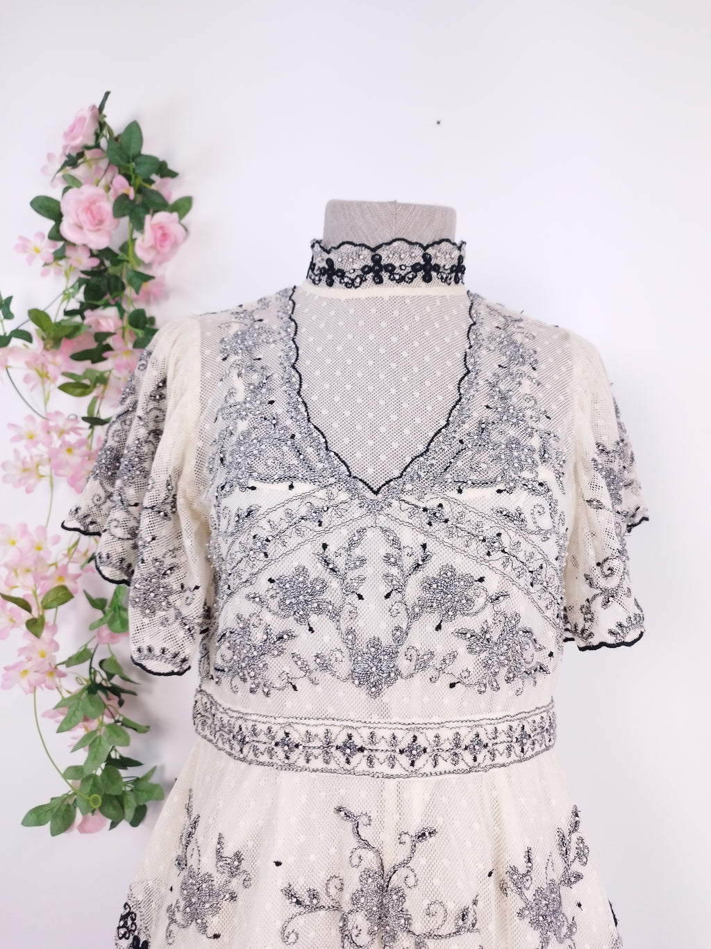 Vestido ZARA Romántico Encaje y Bordado