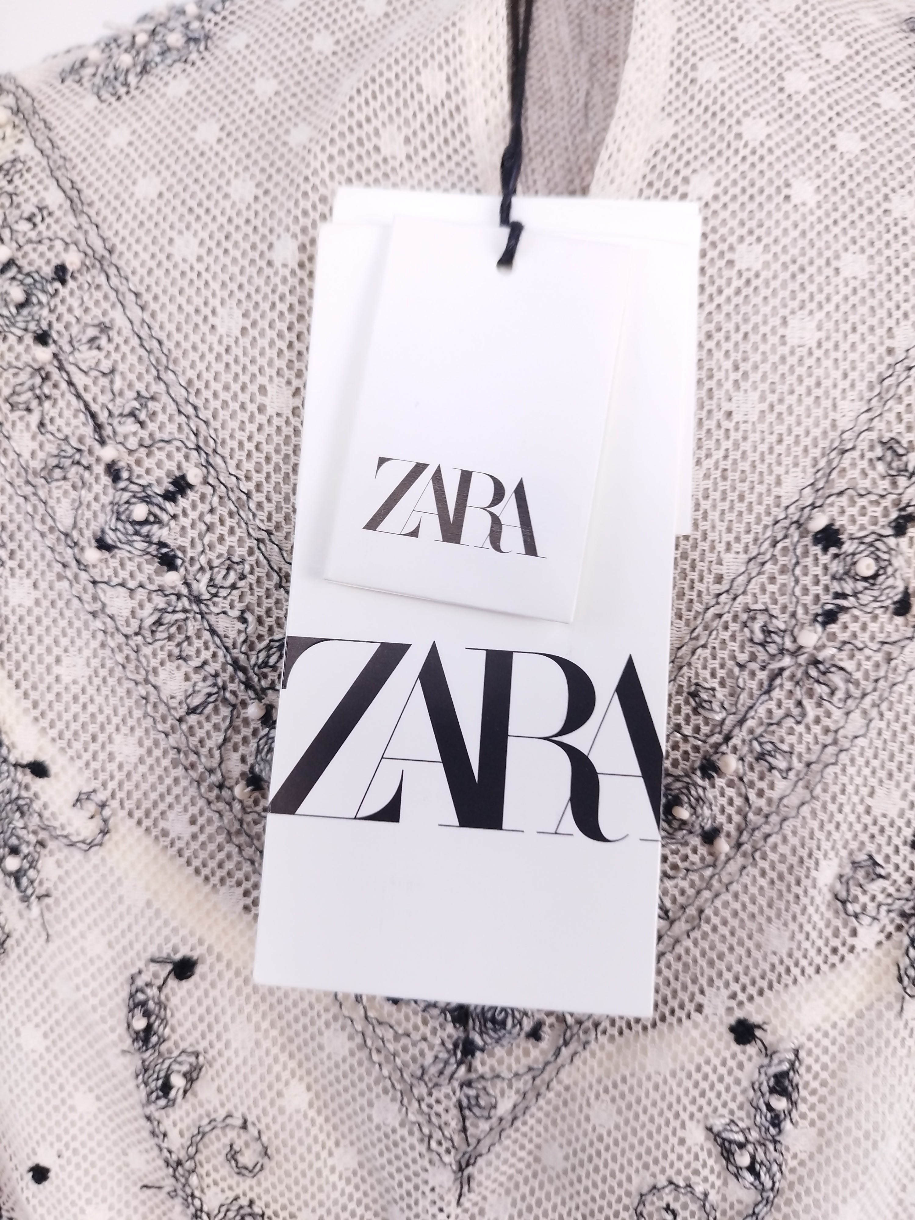 Vestido ZARA Romántico Encaje y Bordado