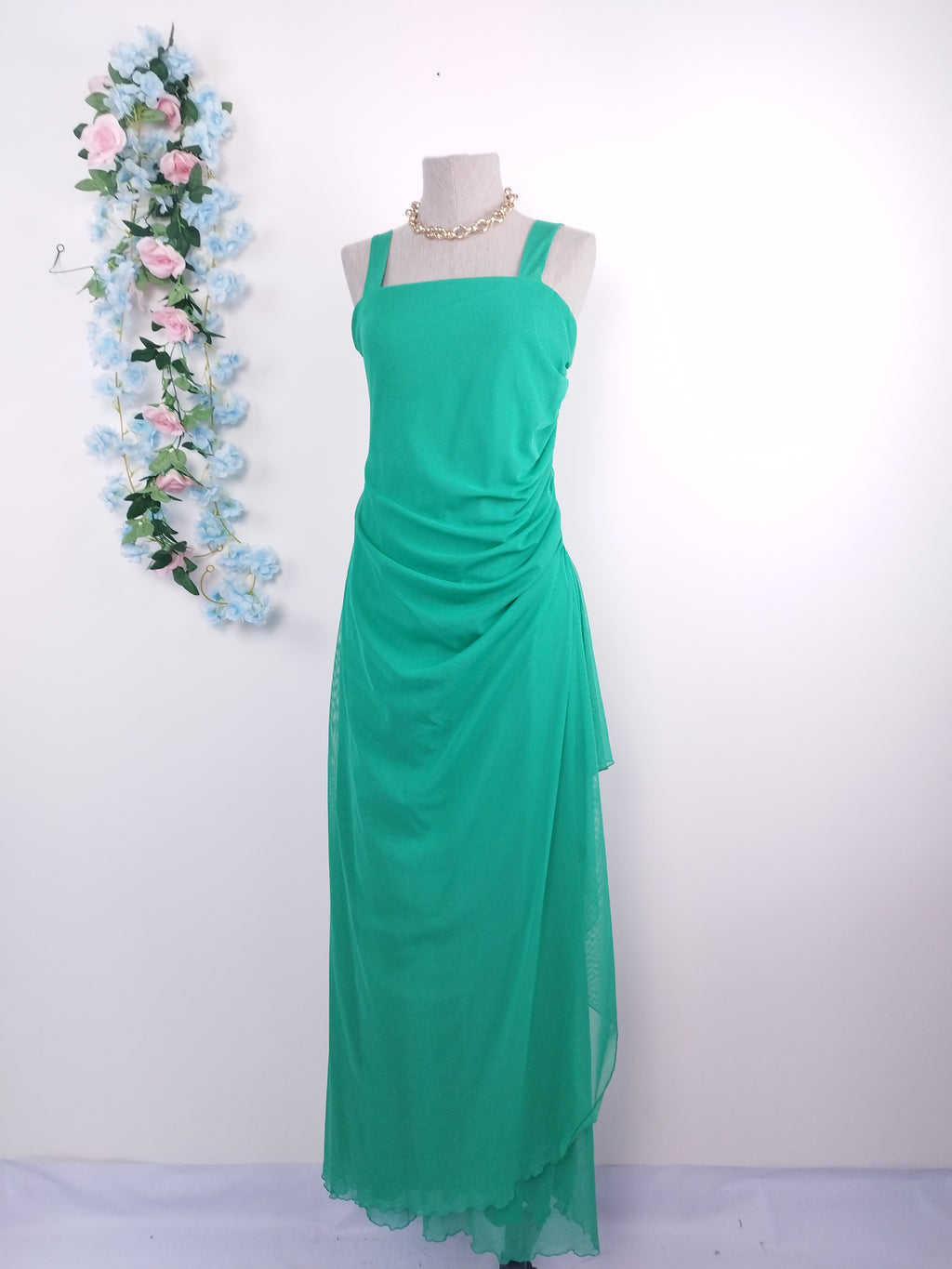 Robe de soirée drapée en tulle style années 90