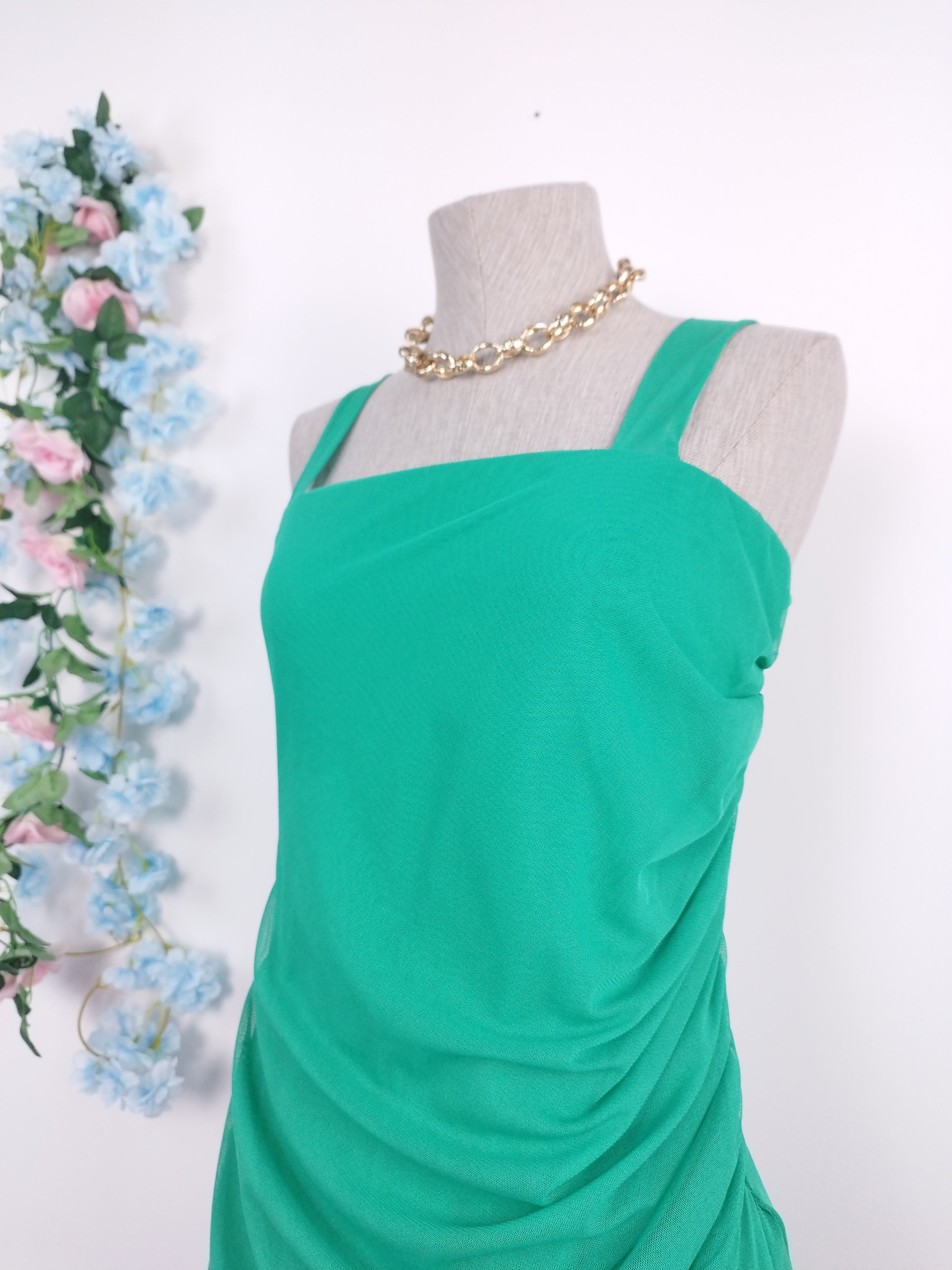 Robe de soirée drapée en tulle style années 90