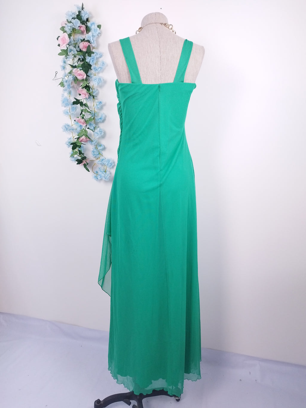 Robe de soirée drapée en tulle style années 90