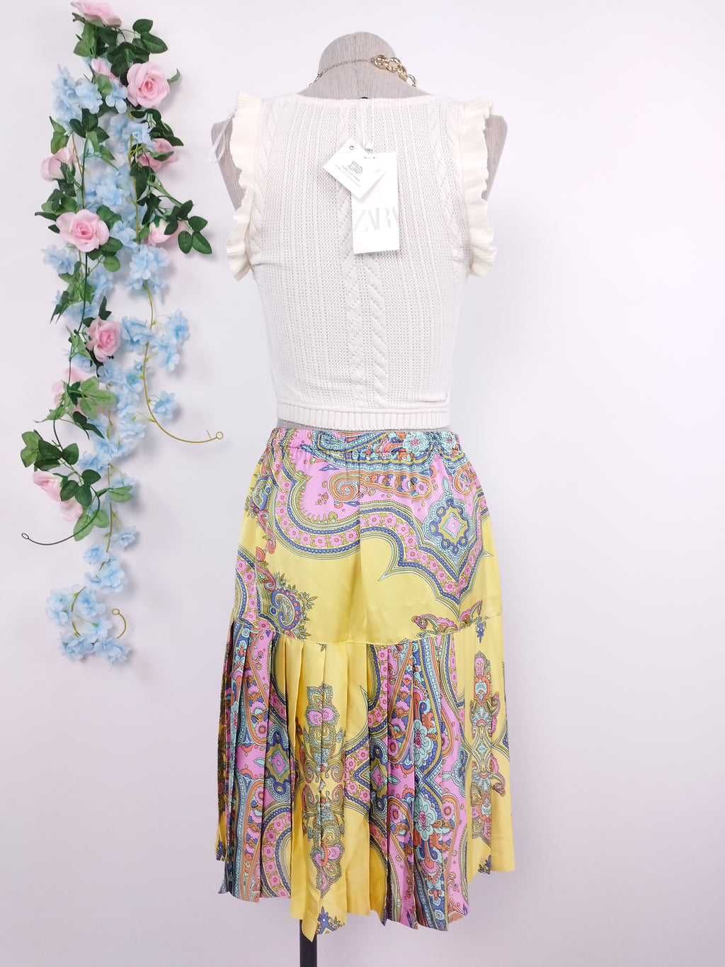 Jupe plissée vintage en satin à motif cachemire