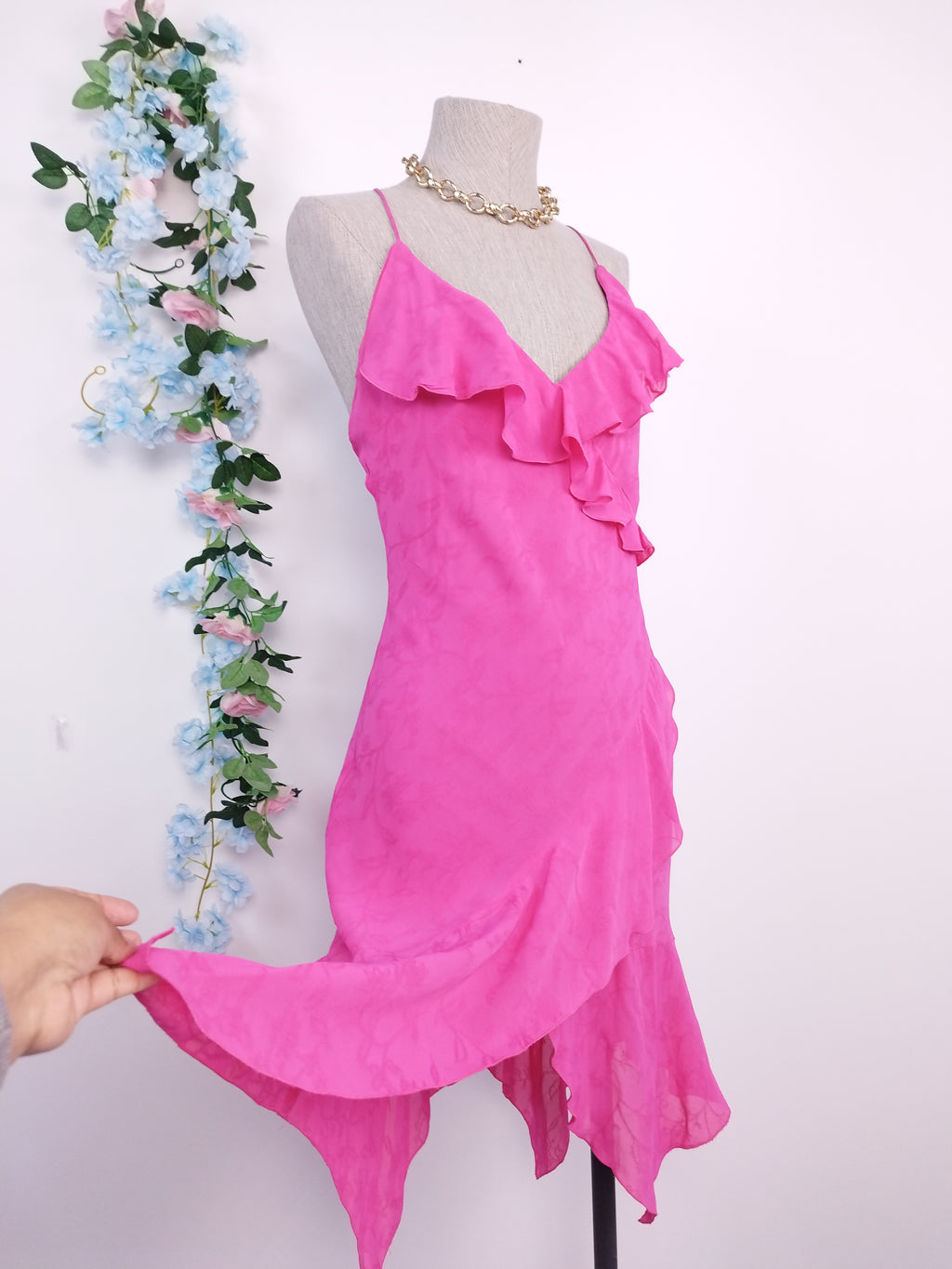 Robe lingerie asymétrique vintage années 90 à volants