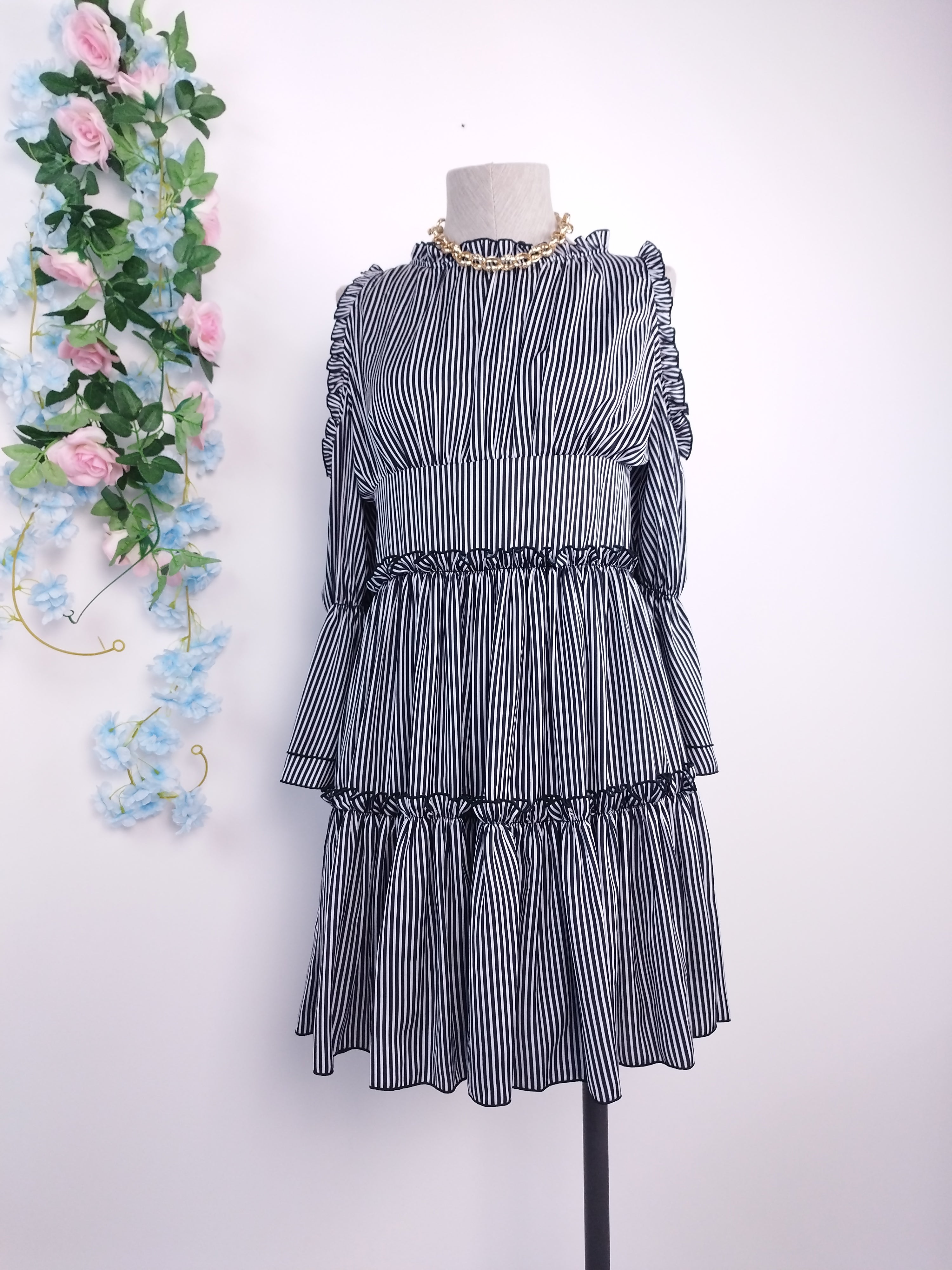 Vestido MAJE Rayas hombros descubiertos