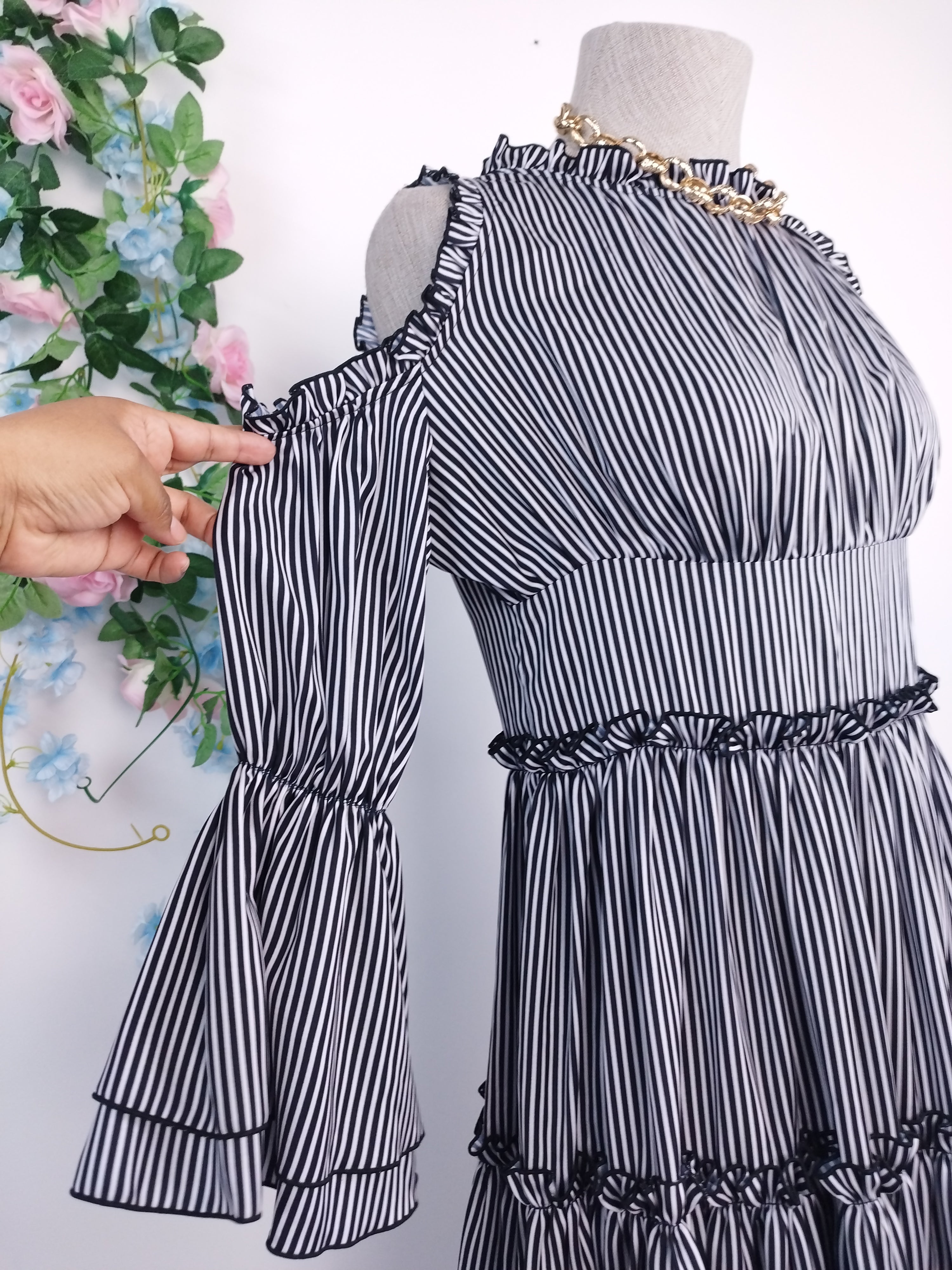 Vestido MAJE Rayas hombros descubiertos