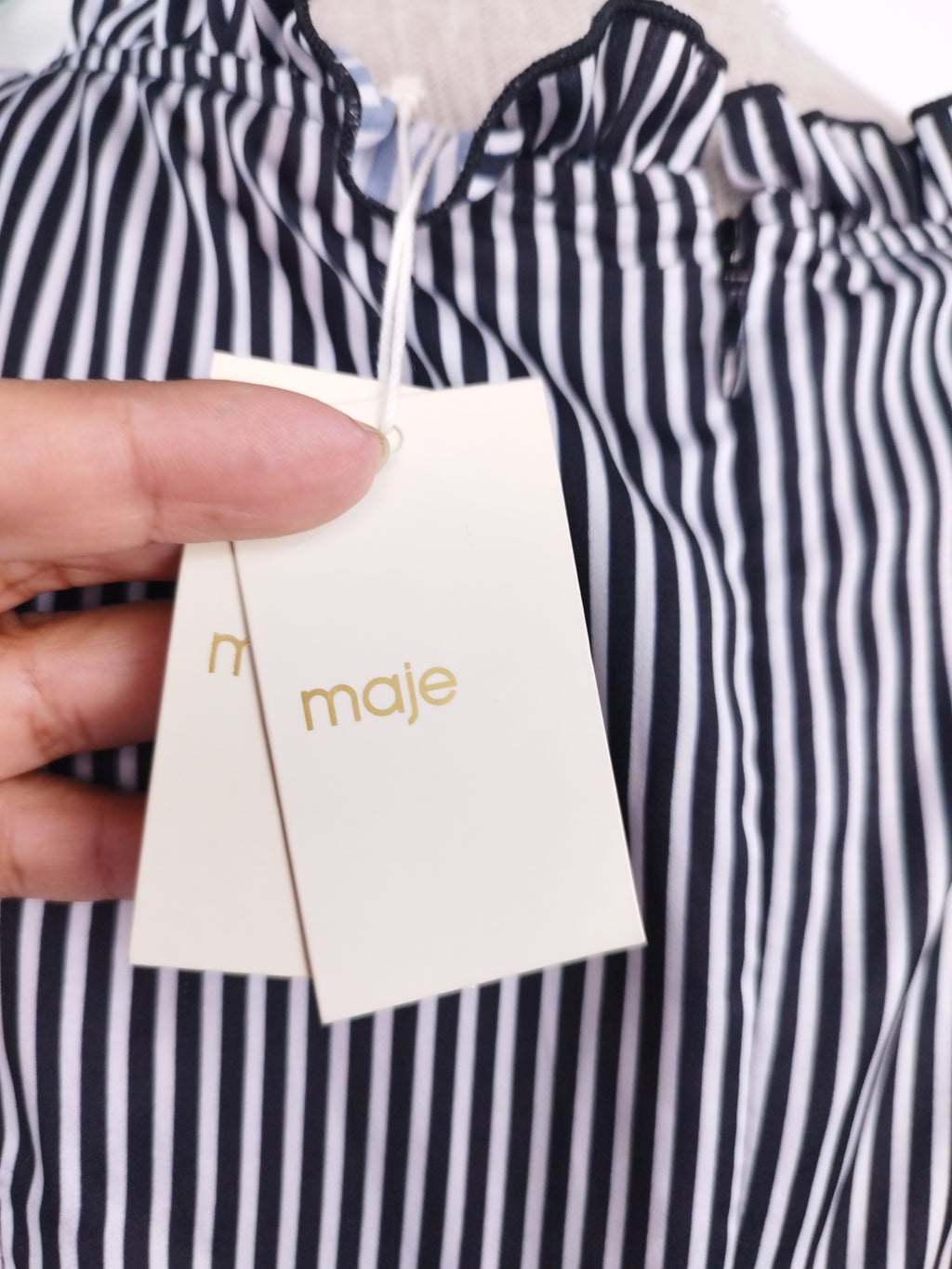 Vestido MAJE Rayas hombros descubiertos