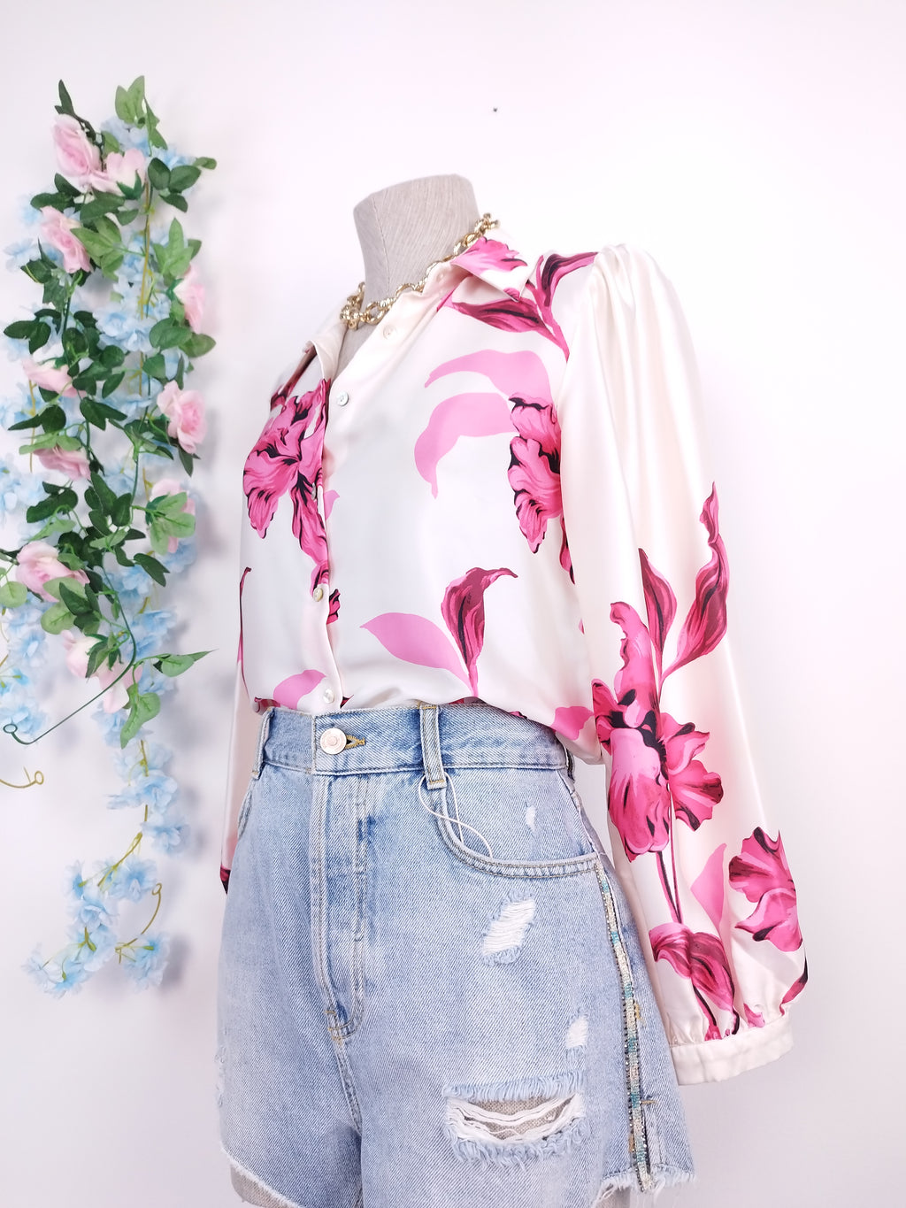 Chemisier ZARA en satin à fleurs et manches longues