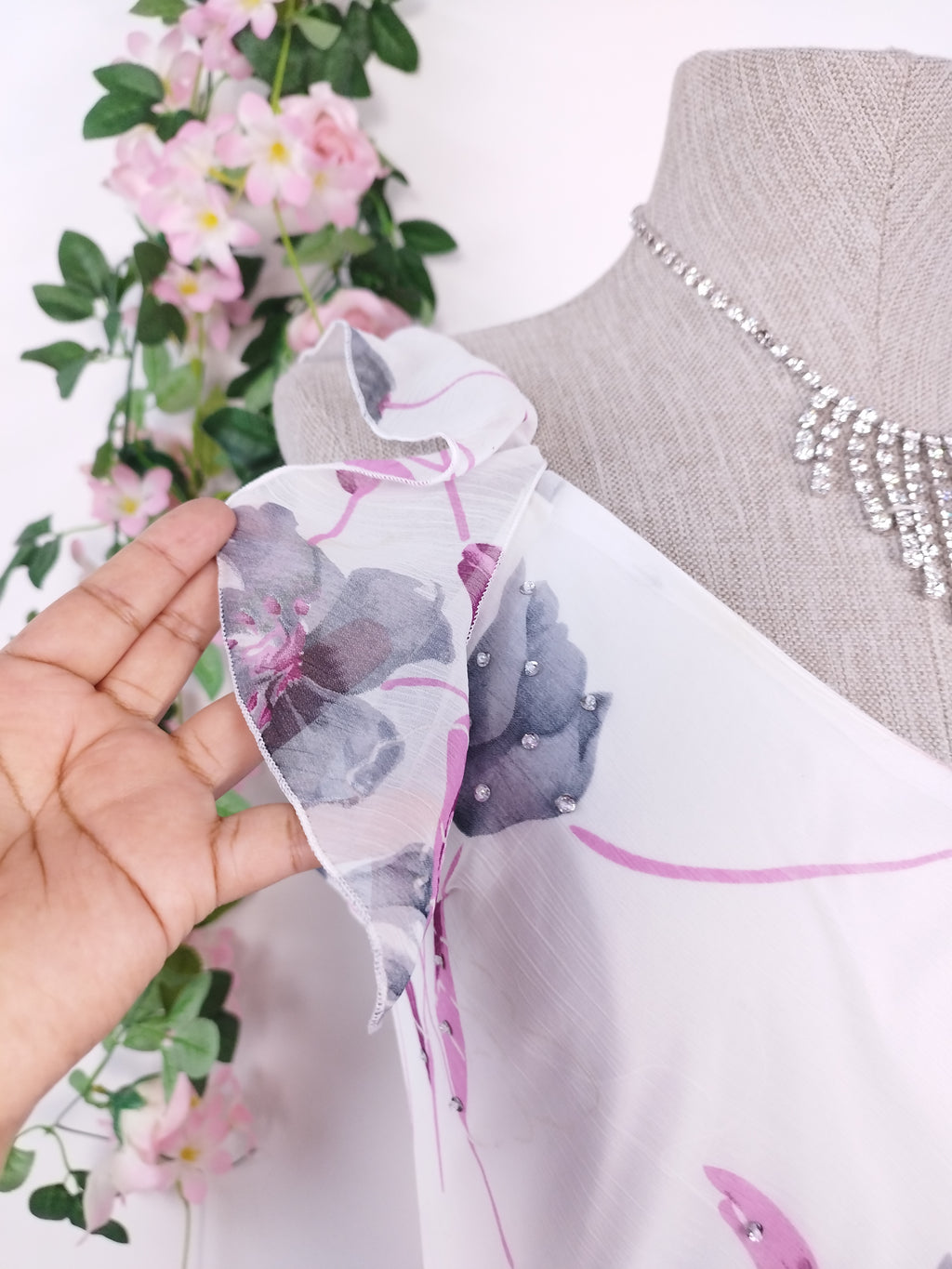 White floral Y2K chiffon dress — Vintage 2000s ruffled wedding guest